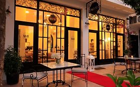 No 10 Hotel